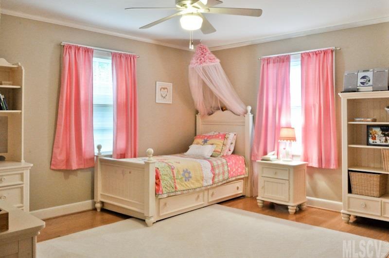 Pinewood Circle - Residential