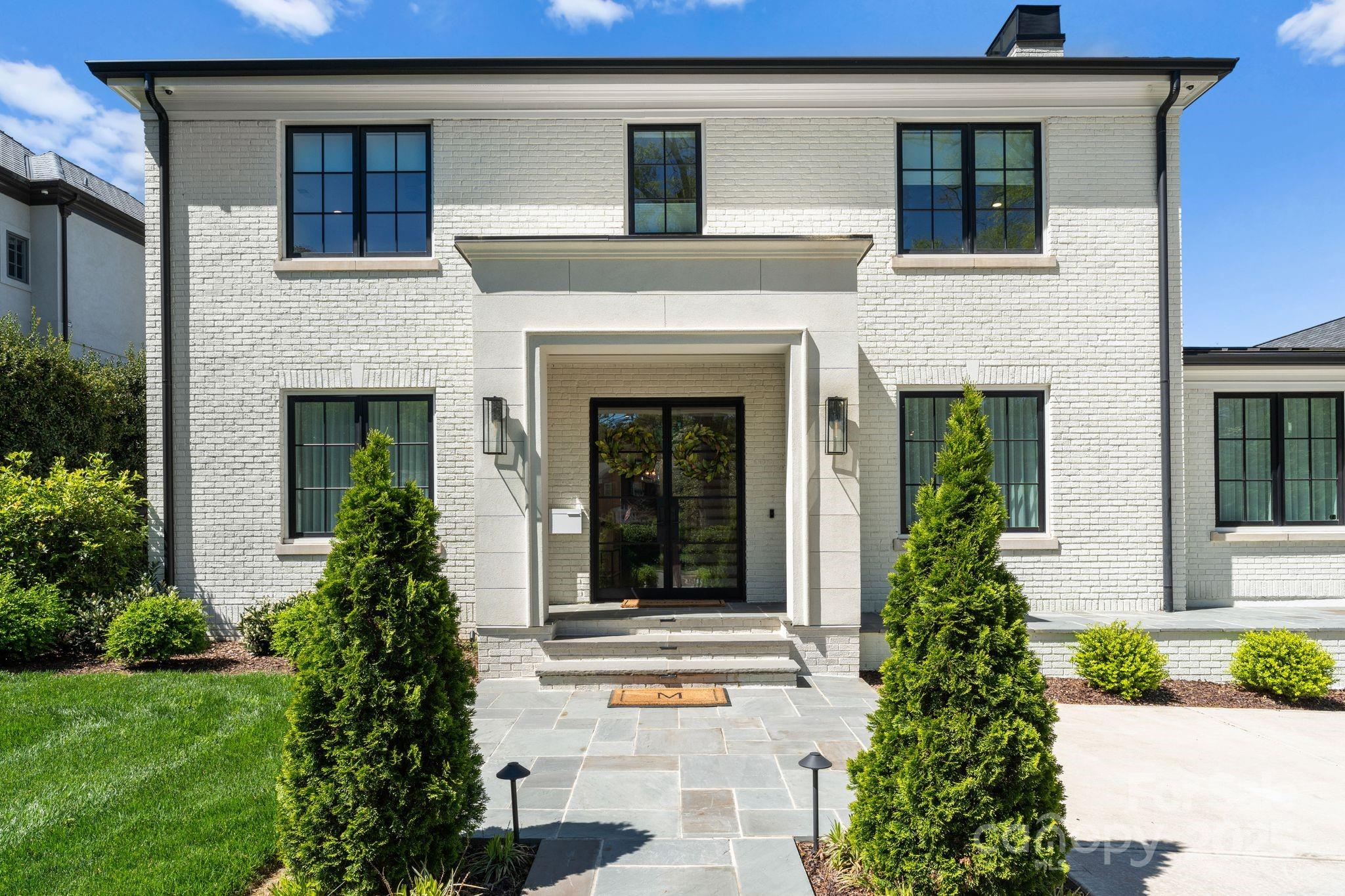 1446 Queens Road W