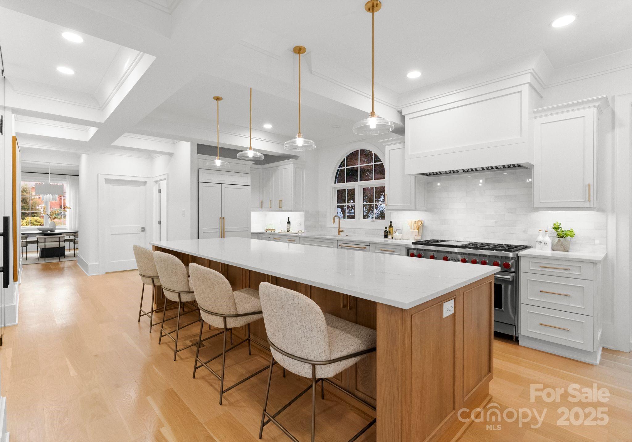 1446 Queens Road W