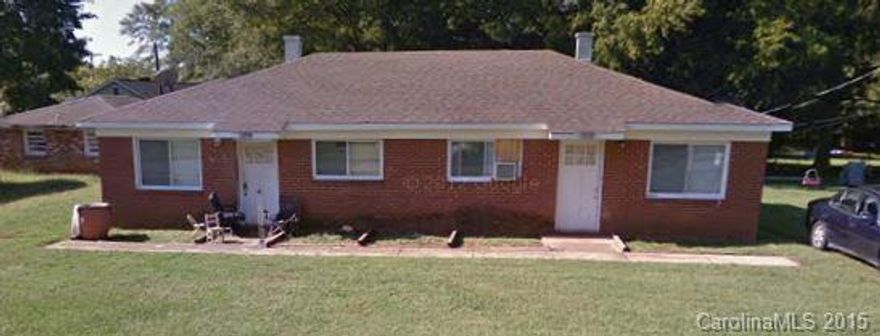 This property has 2 bedrooms and 1 bathroom. Just a short drive to Amay James Park and Clanton Park!  Easy access to W Tyvola Rd and Billy Graham Pkwy!