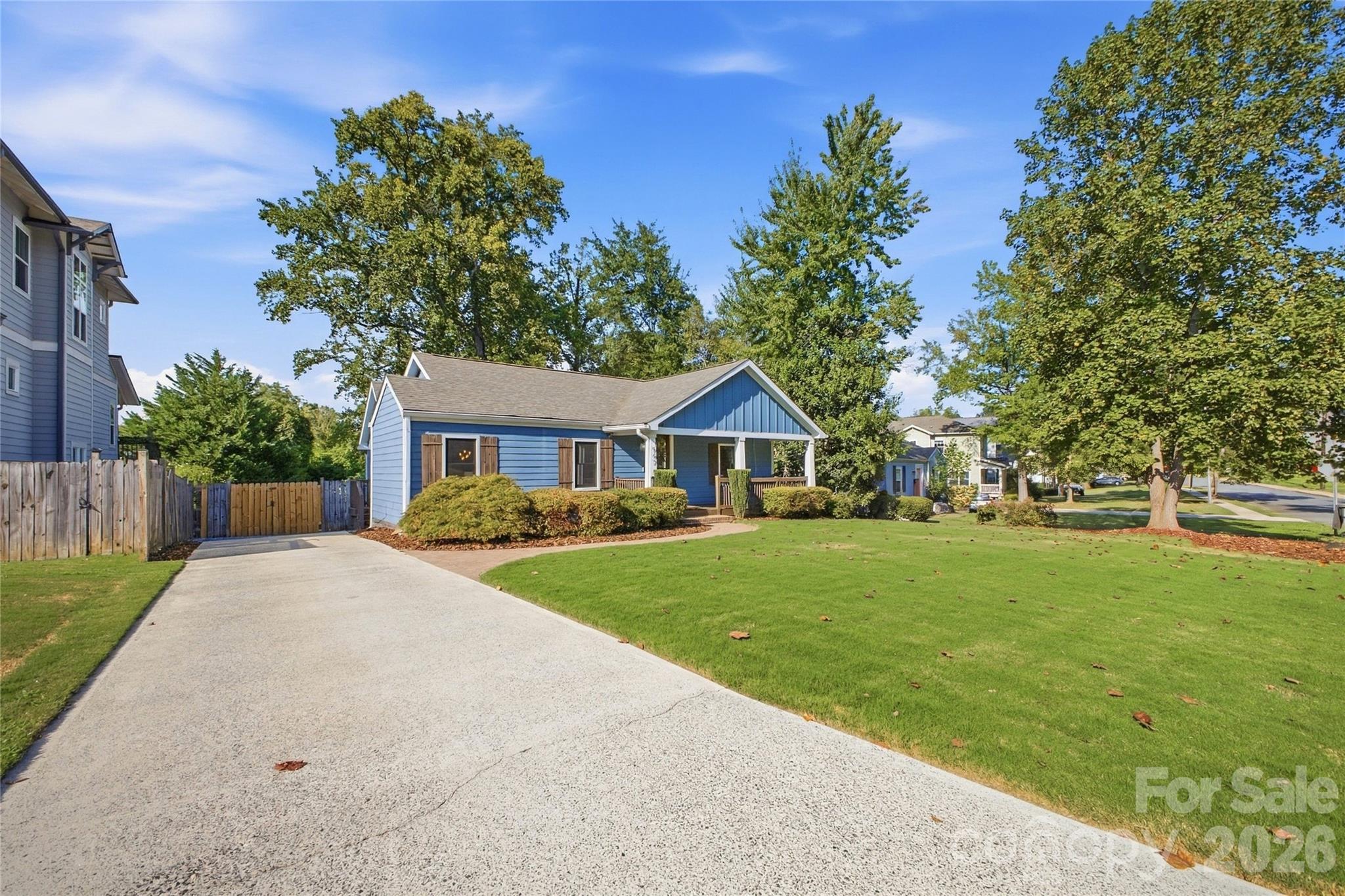 947 Everett Place