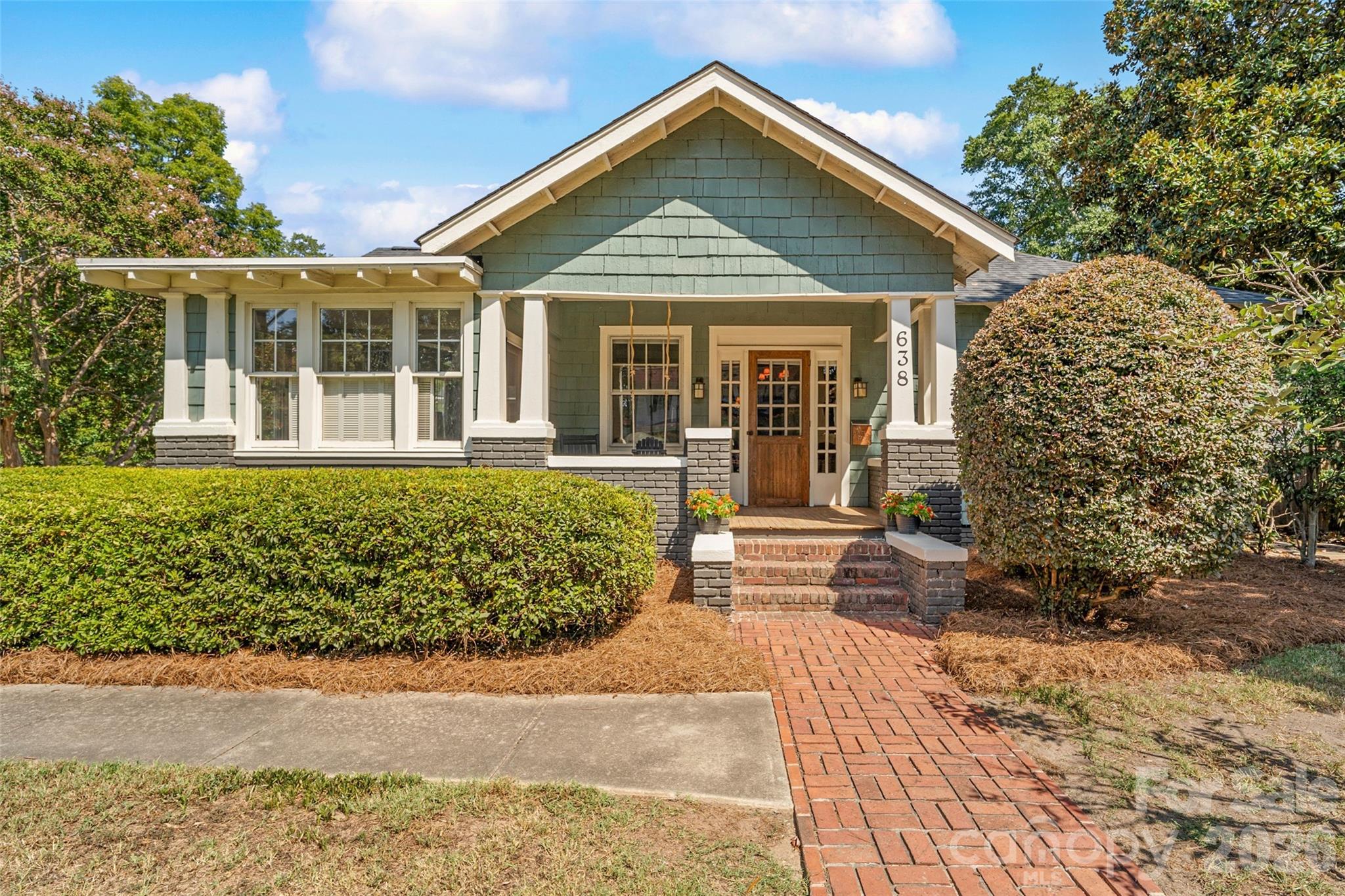 638 College Avenue