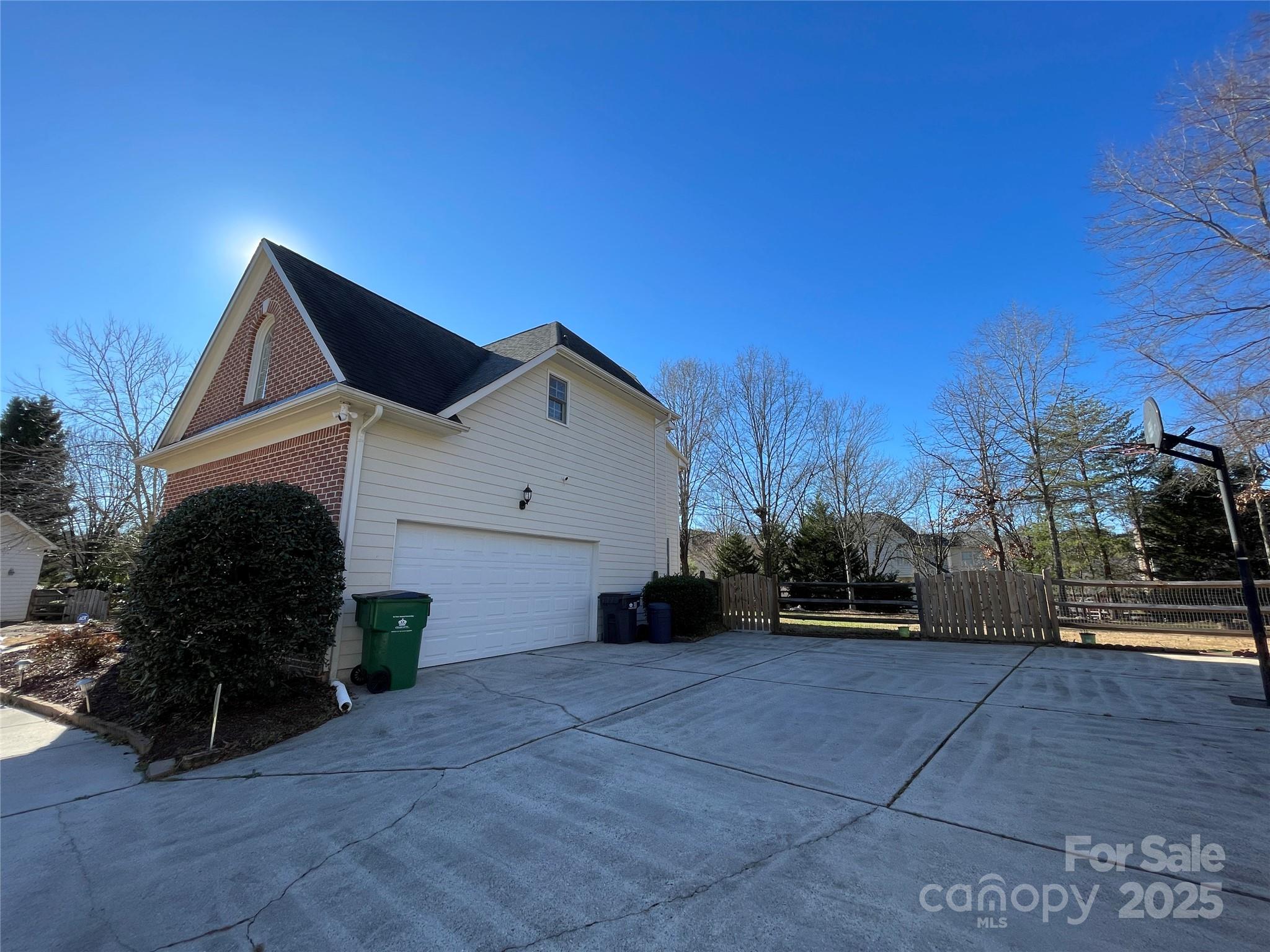 2306 Cota Court