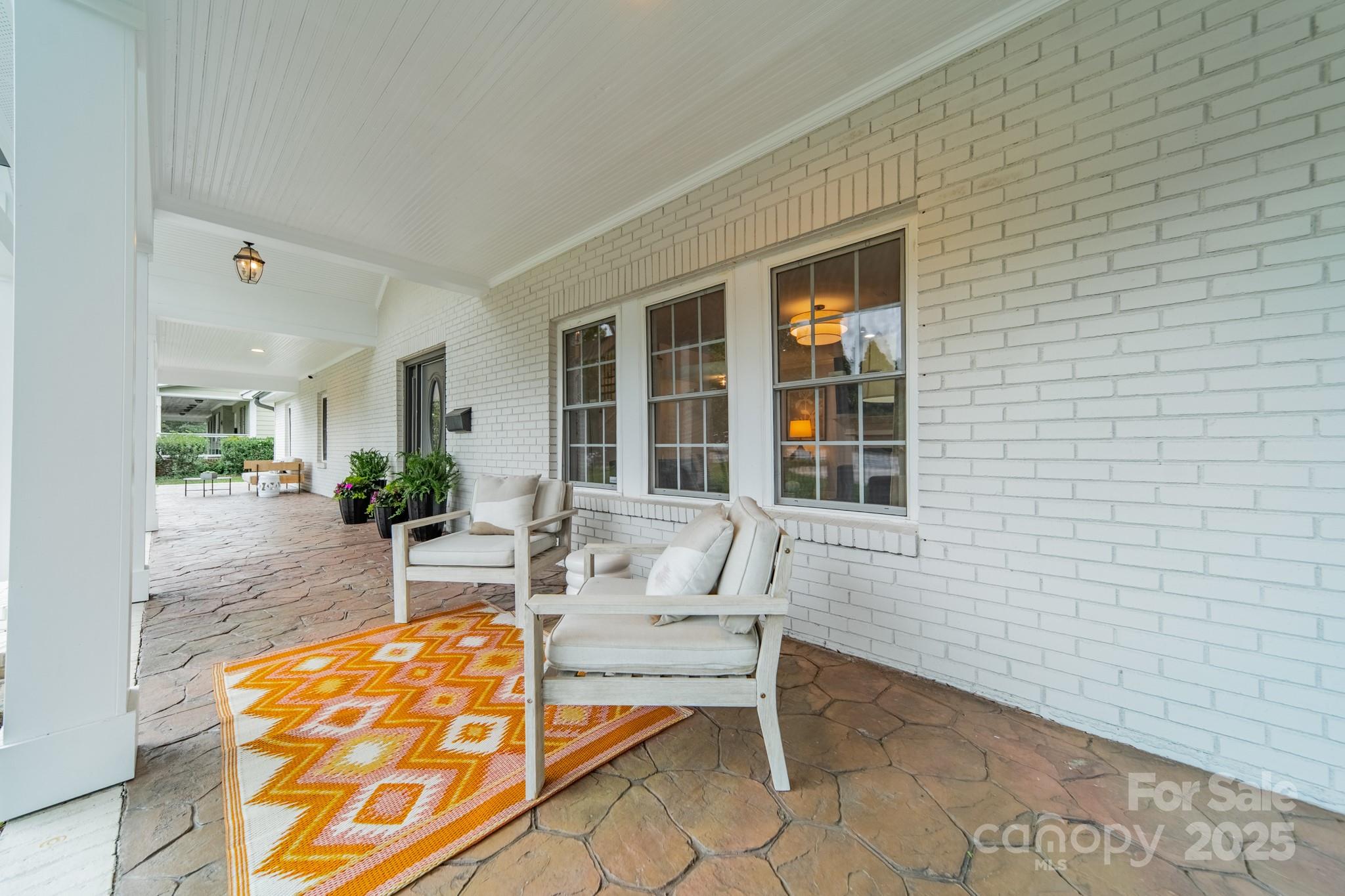 1121 S Wendover Road