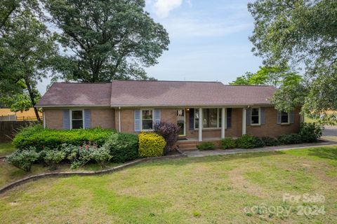 Single Family Residence in China Grove NC 190 Willow Oaks Drive.jpg