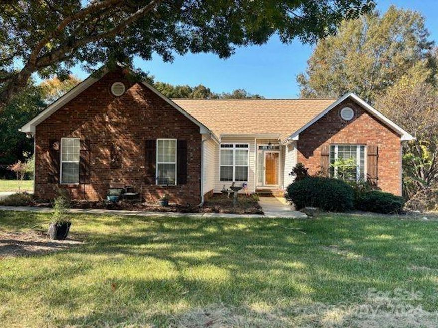 NO HOA! Experience a prime location within Harrisburg's highly desired "Valhalla" neighborhood. This 3 Bedroom/2 Bath Partial Brick home is on a corner lot to accommodate extra privacy. Come see this one of a kind gem in the heart of Harrisburg for yourself! 1 Year Home Warranty Included.