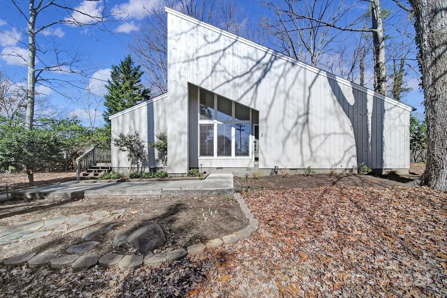 Amazing architectural gem completely renovated in 2021. This ranch style home is the perfect blend of modern design and natural beauty. Soaring ceilings and picturesque windows fill the home with an abundance of light. Modern kitchen with quartz countertops and gas range are perfect for the chef in the family. An oversized primary bedroom with large sliding doors overlook a private backyard. Beautifully renovated spa like bathroom is the perfect spot to relax. Three more bedrooms and lots of storage give ample opportunity for a home office. This home is one level living at it's best!
River Hills is a beautiful, private, lake and golf community in South Carolina just outside of Charlotte NC. It offers 24hr security, private Country Club with 18 hole golf course, tennis courts, pickle ball and pool. Neighborhood lakefront beach and dog park plus a marina for all your summer fun! Close to all major interstates, shopping and Charlotte Douglas Airport. Award Winning Clover Schools.