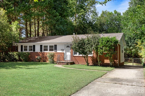 Photo of 1914 Kilborne Drive, Charlotte, NC 28205 (MLS # 4428533)