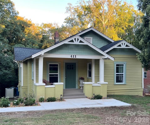 Photo of 411 4th Street SE, Hickory, NC 28602 (MLS # 4432588)
