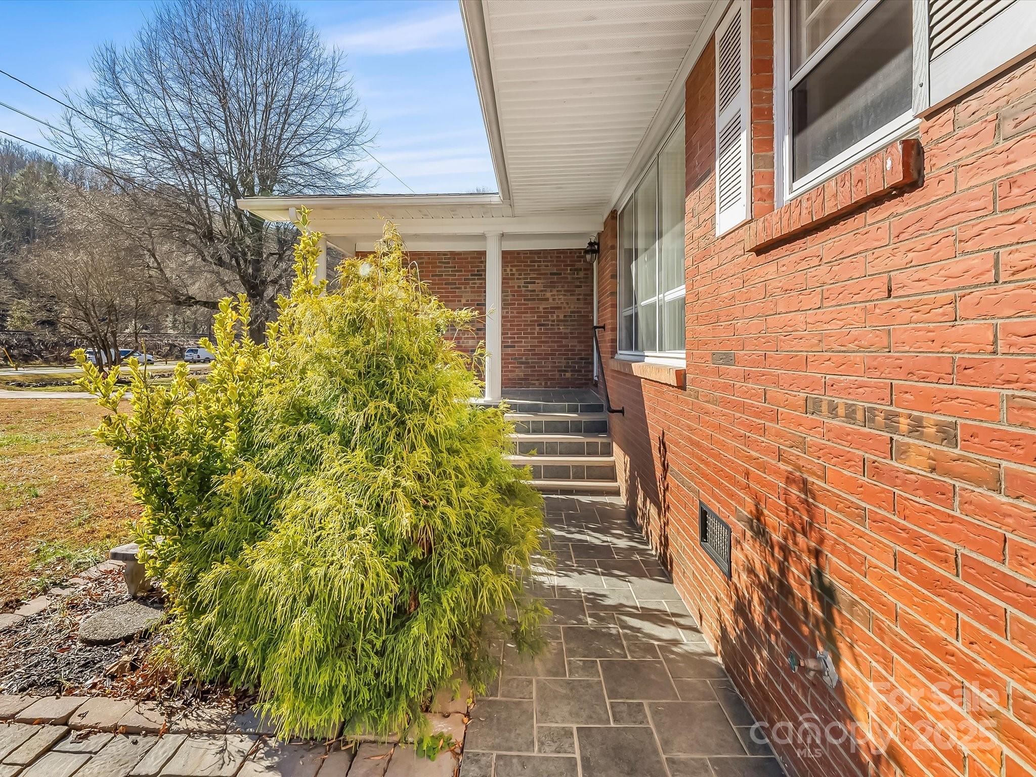 930 W Old Hwy 70 Highway