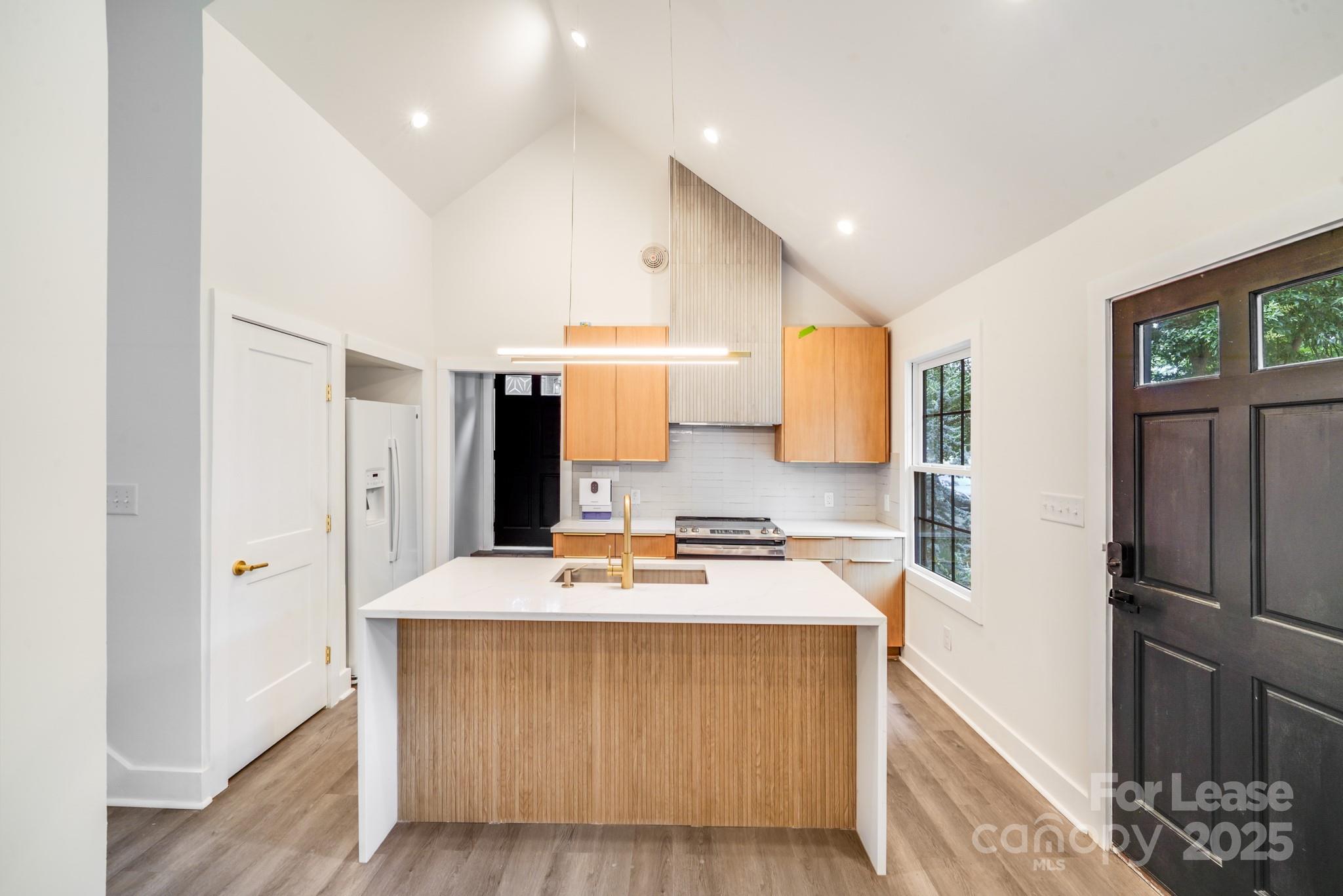 465 W Worthington Avenue