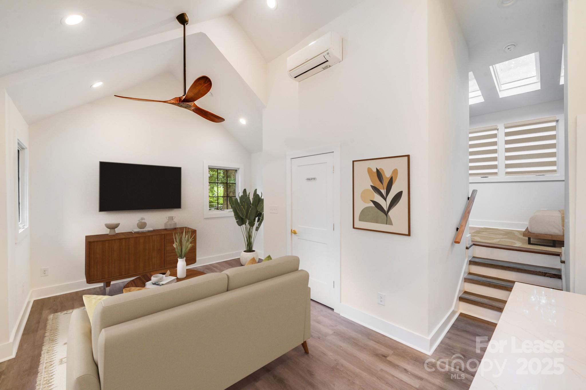 465 W Worthington Avenue