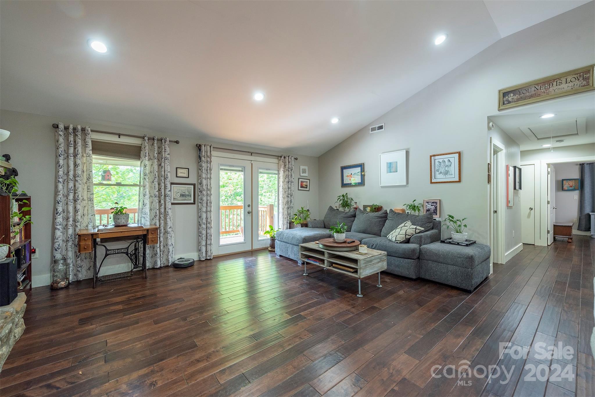 Laurel Ridge - Residential