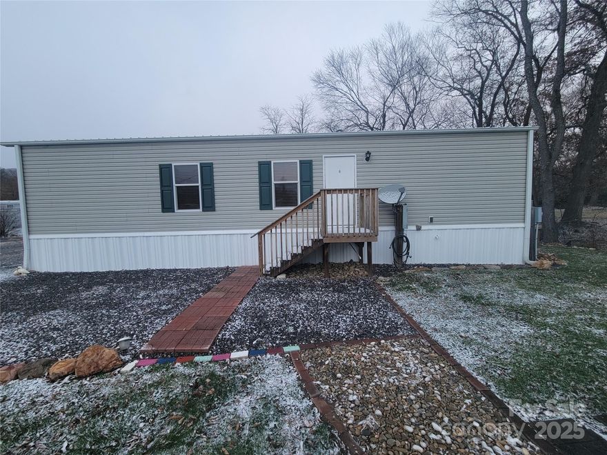 Very well maintained 2 bedroom, 1 bath mobile home located in the Dogwood Lakes community. This is a true mobile home and not a park model home.  Easy, one level living. Living room, eat-in kitchen, laundry area, primary bedroom, secondary bedroom and full bath with tub/shower.  Double lot with small stream running along it.  Storage unit included. Double lot offers extra parking. Long distant mountain views. Easy access.  This home enjoys all of the amenities of Dogwood Lakes.