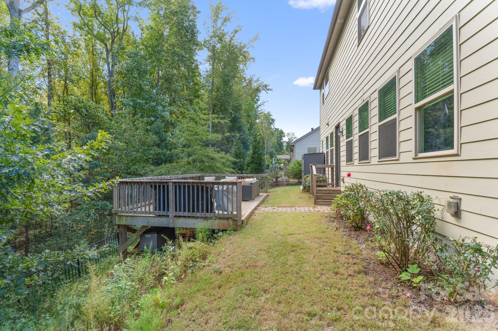 Lake Crest - Residential