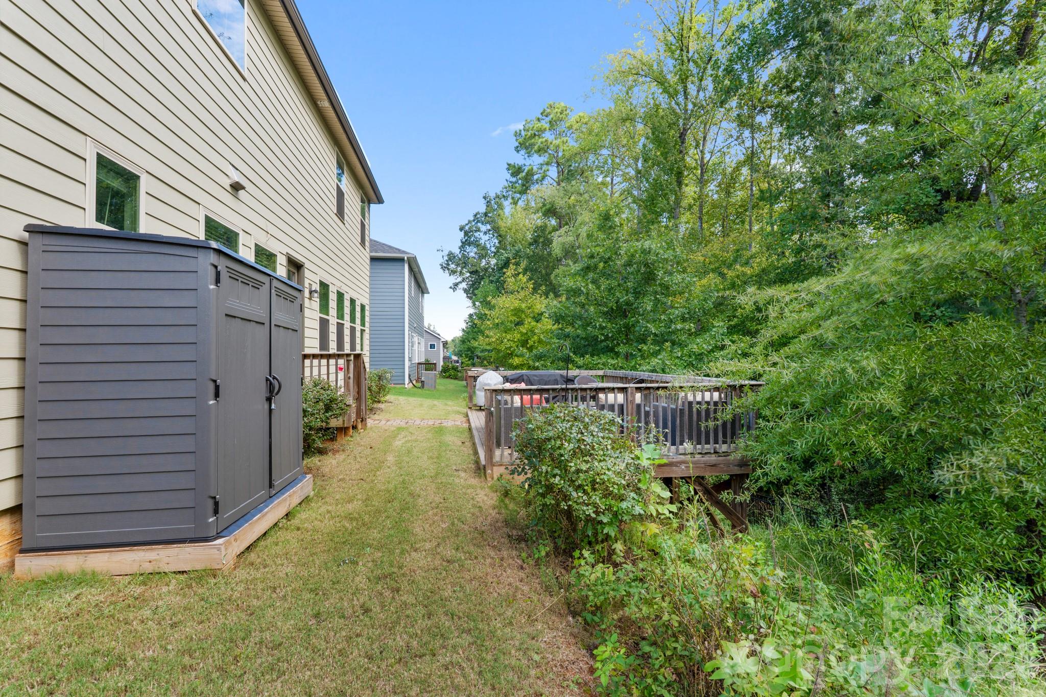 Lake Crest - Residential