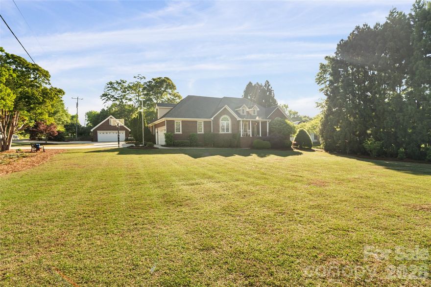 Beautiful brick home featuring an open floor plan and a spacious sunroom perfect for relaxing or entertaining. Situated on a huge lot, this property offers plenty of room to enjoy the outdoors, including a large back deck ideal for hosting friends and family or simply soaking up the sun. Conveniently located just minutes from Lake Wylie and downtown Belmont, with Harris Teeter, Starbucks, shopping, dining, and entertainment all within 2 minutes. A perfect blend of comfort, space, and location.