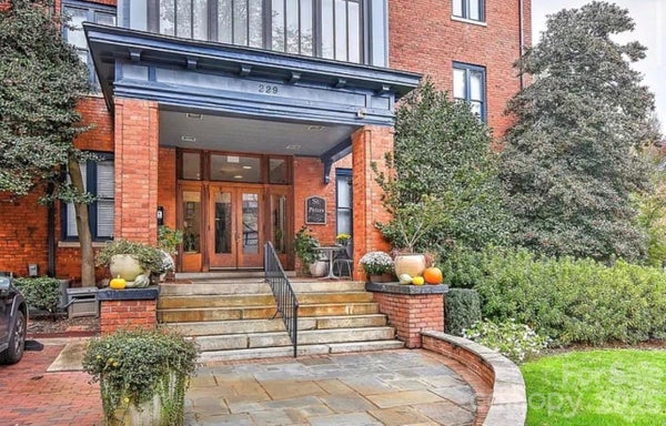 229 N POPLAR ST, CHARLOTTE, NC 28202 - Image 9d50e9d64e61c0e4d5bbf2f1eed09e01/1573708620