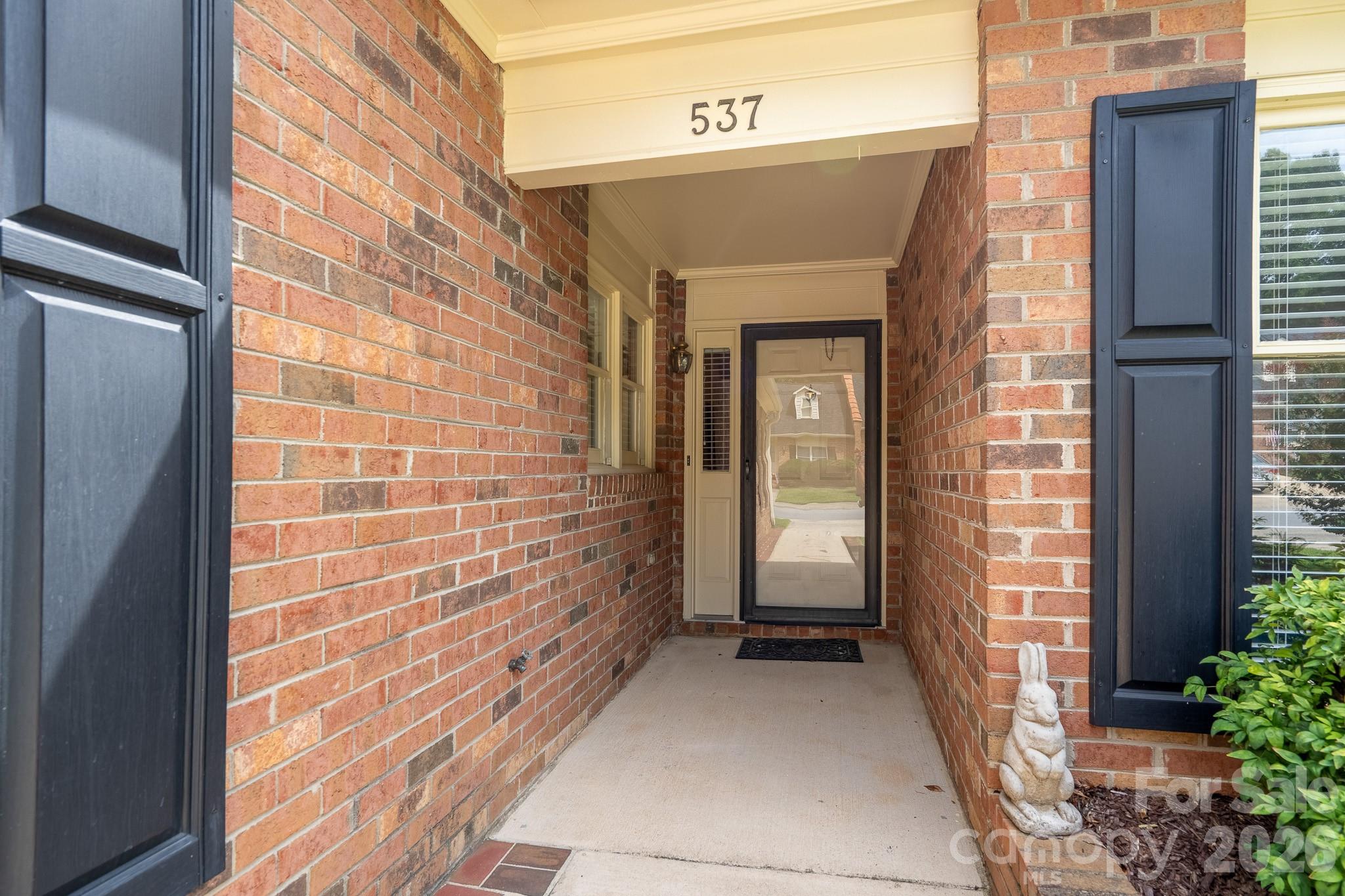 537 Camrose Circle NE