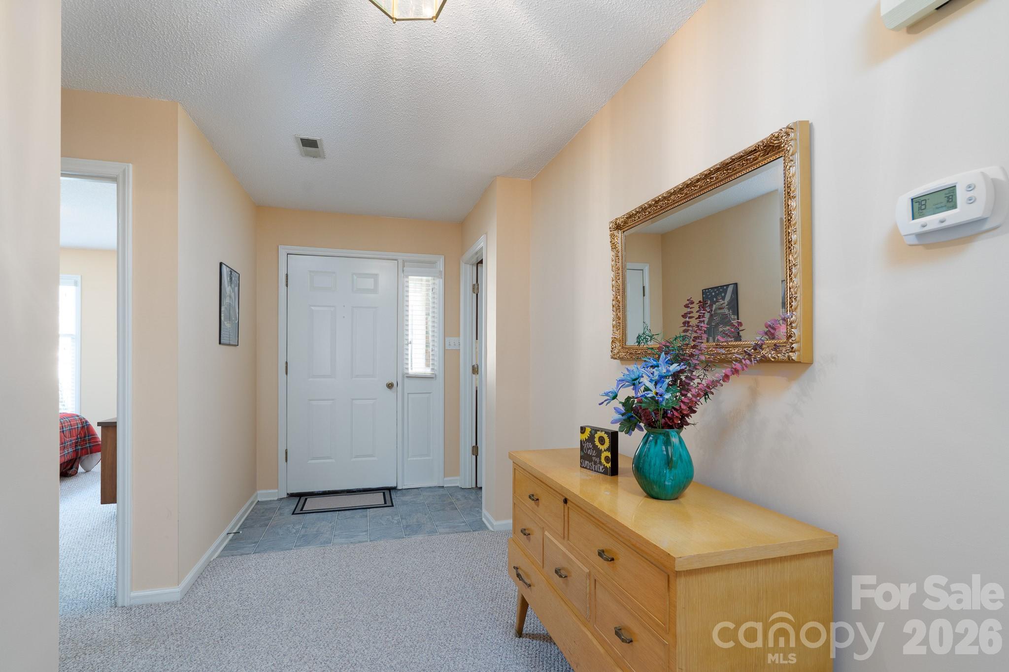 537 Camrose Circle NE