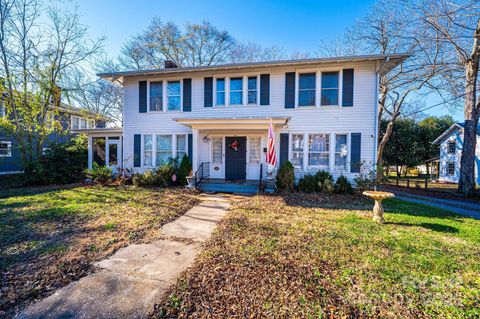 Photo of 221 3rd Street NE, Hickory, NC 28601 (MLS # 4329091)