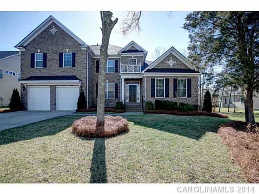 BACK ON MARKET!!!Live in SC yet only 5.7 miles to Ballantyne 100% FINANCING AVAILABLE ! Master suite on main with spa master bathroom with dual vanities,tile floors, soaker tub,HUGE WALK IN CLOSET. Hardwood floors on main. Gourmet kitchen w/42" cabinets, granite counters & island, butlers pantry tons of natural light . Tons of storage for the cook! Jr. Master upstairs  & secondary bedrooms w/large closets up.True mud room with built ins. Fenced yard with patio in a cul de sac lot.