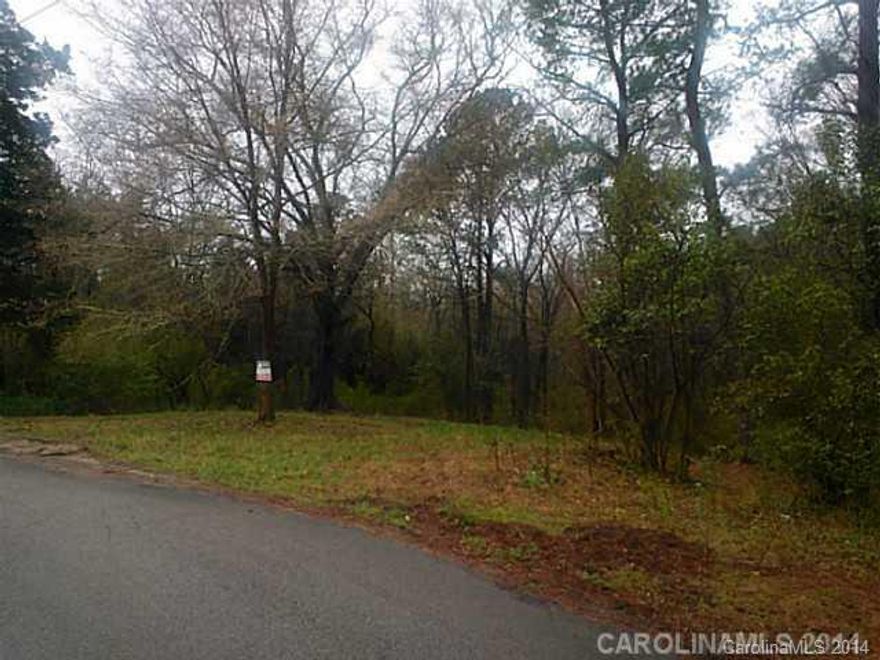 less then 10 minutes from Ballantyne Village, close to shopping, dining, schools, and churches, yet rural location. Low SC taxes. Suitable for single, double wide, modular and SFR