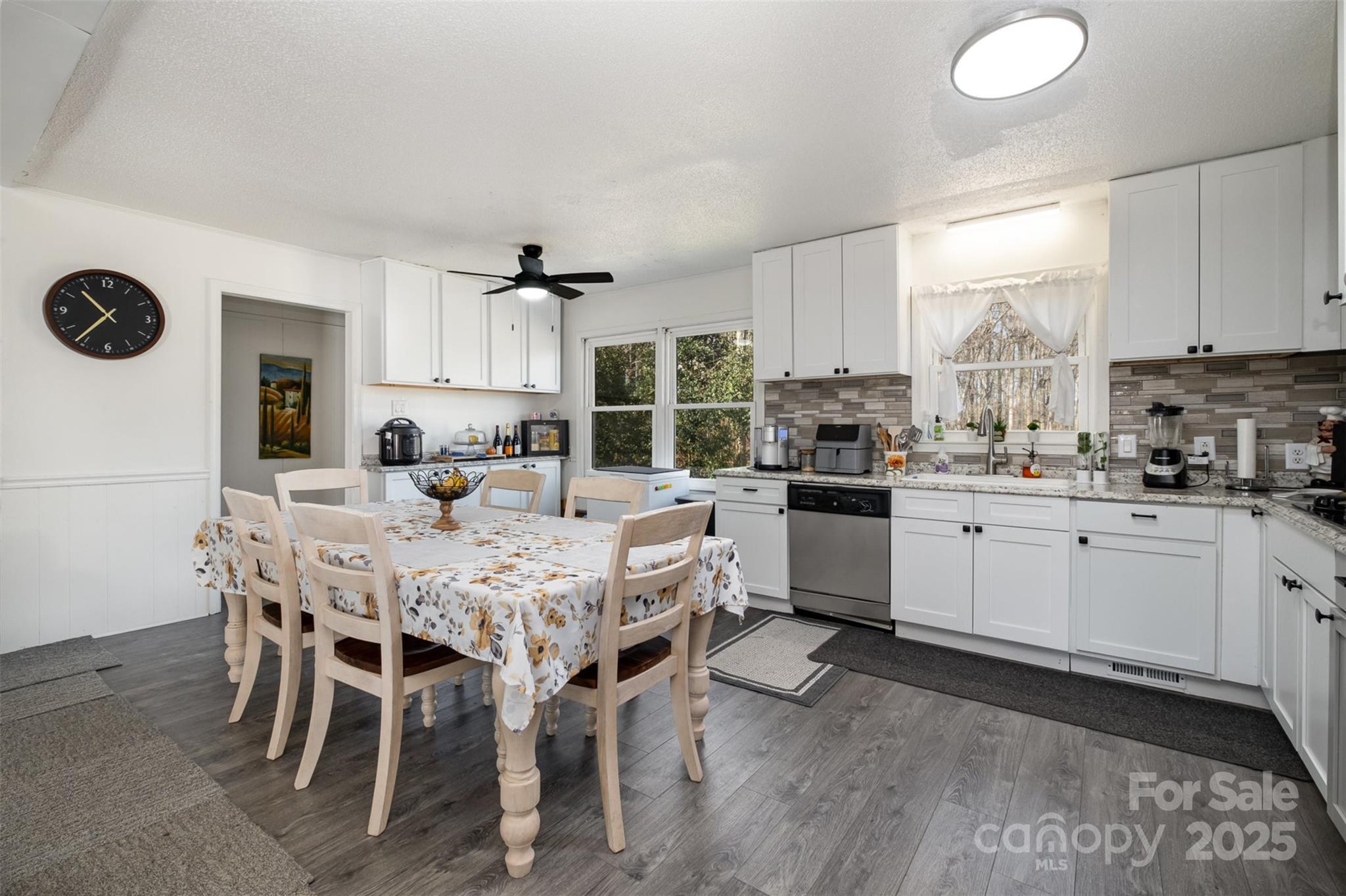 1241 Red River Road