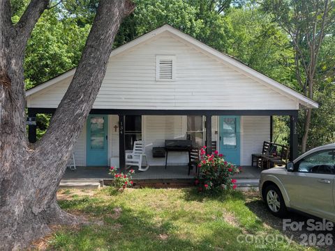 Photo of 208/210 Basin Avenue, Kannapolis, NC 28083 (MLS # 4370322)