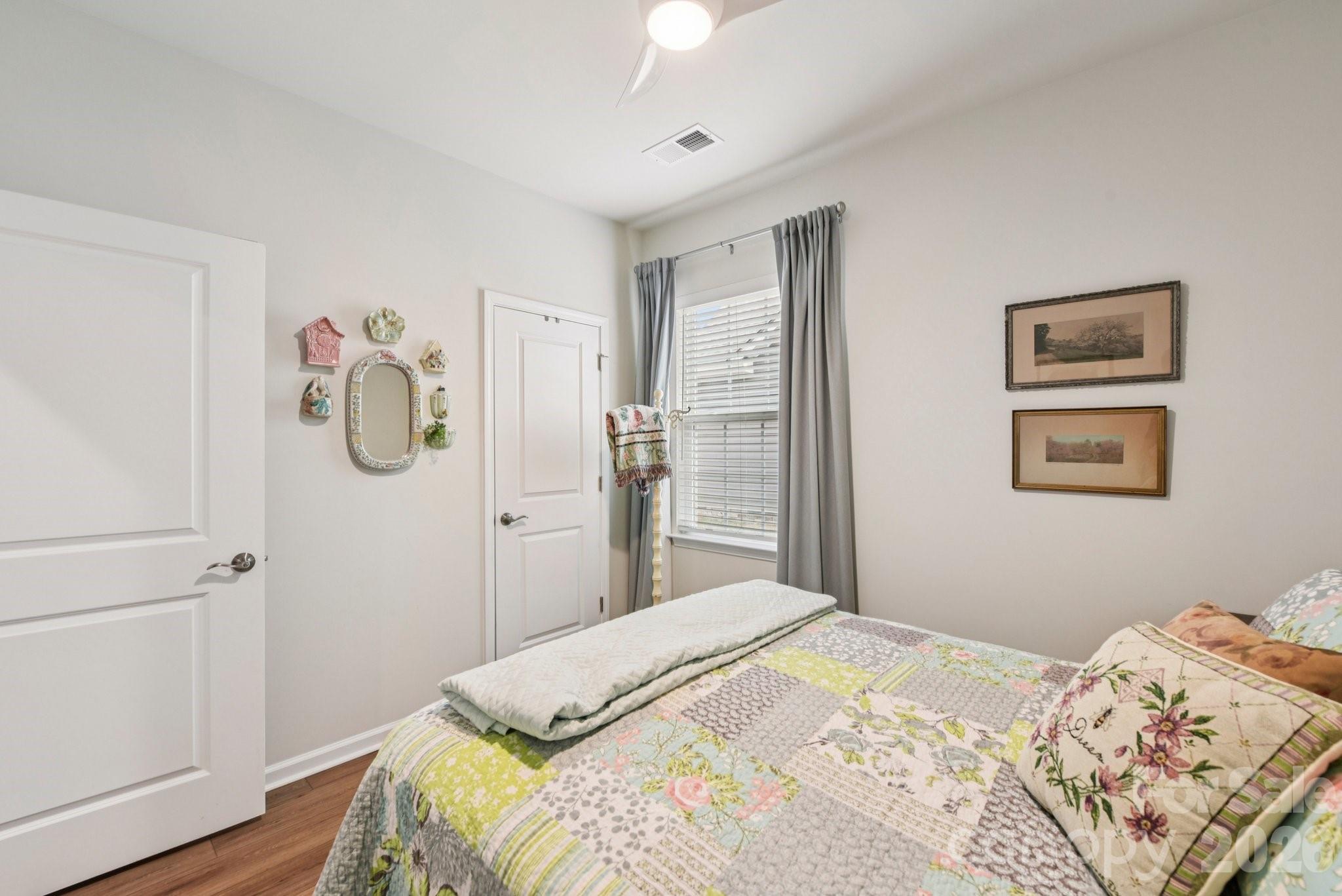 Imagery On Mtn Island - Residential