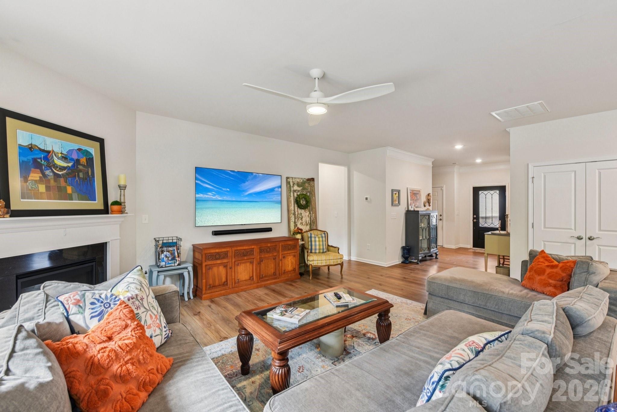 Imagery On Mtn Island - Residential