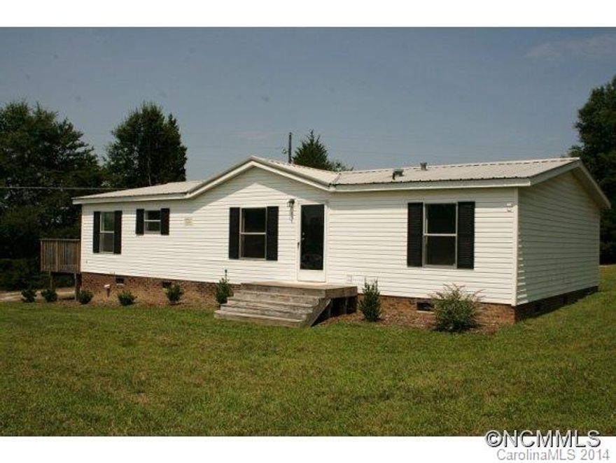 NICE REMODELED MOBILE HOME LOCATED AT END OF CUL-DE-SAC. HOME OFFERS NEW FLOORING, INTERIOR PAINT, LIGHT AND PLUMBING FIXTURES, DECK, PORCH, HEAT PUMP, SEPTIC TANK, AND GRAVEL DRIVEWAY.
