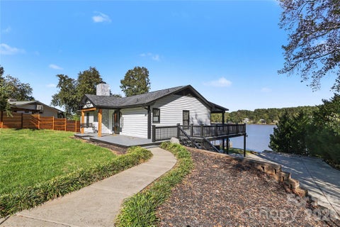 Photo of 3121 Lakeside Circle, Belmont, NC 28012 (MLS # 4436781)