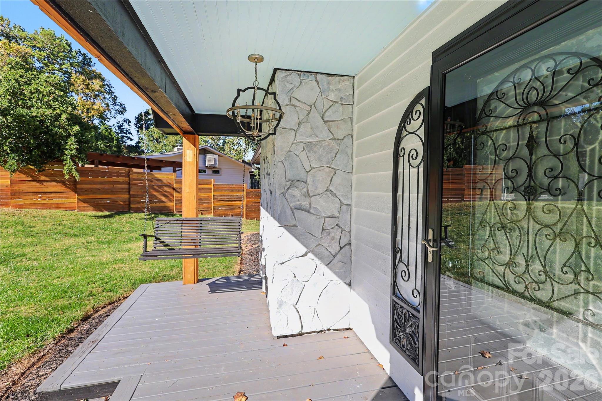 3121 Lakeside Circle