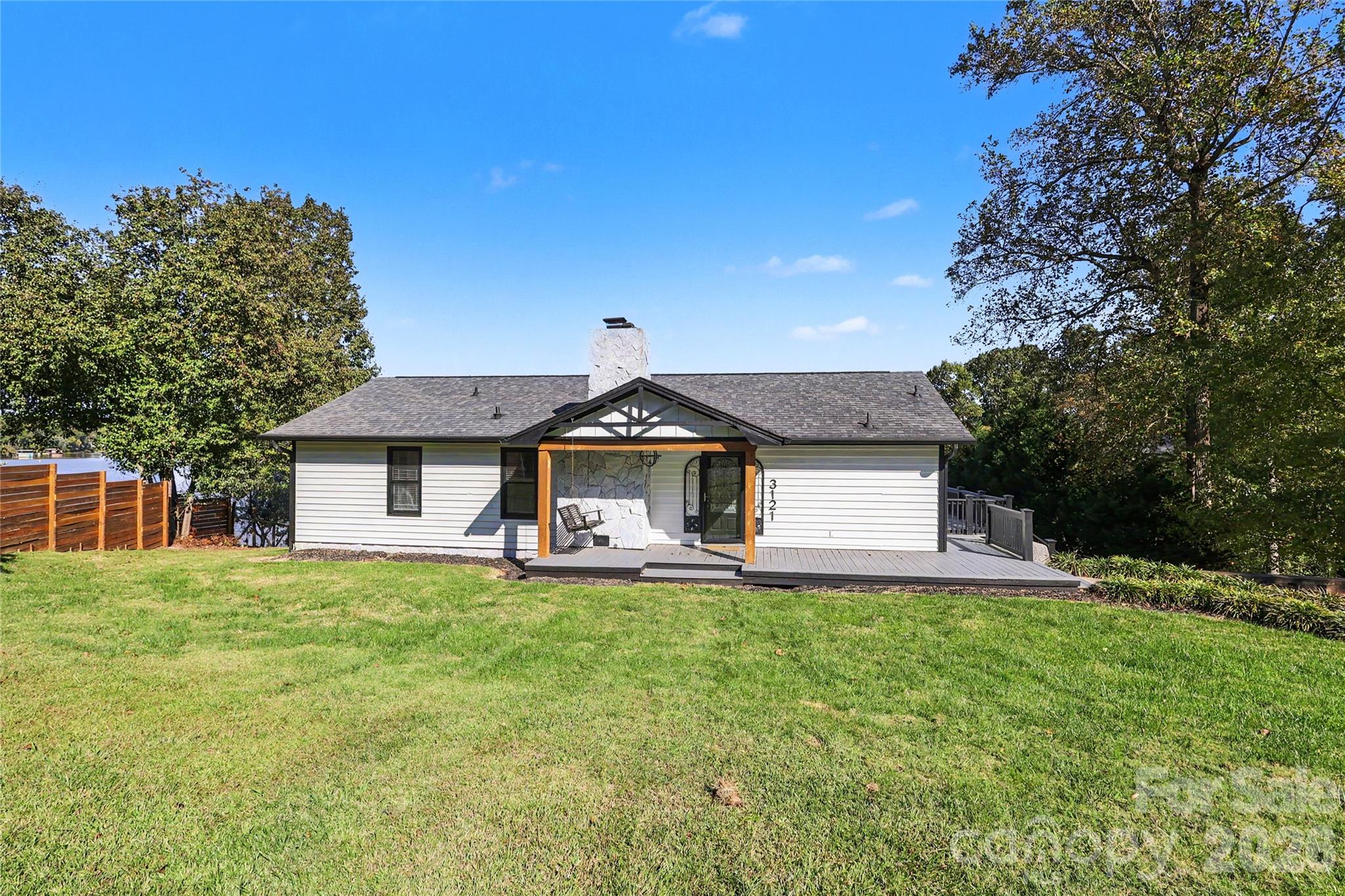 3121 Lakeside Circle
