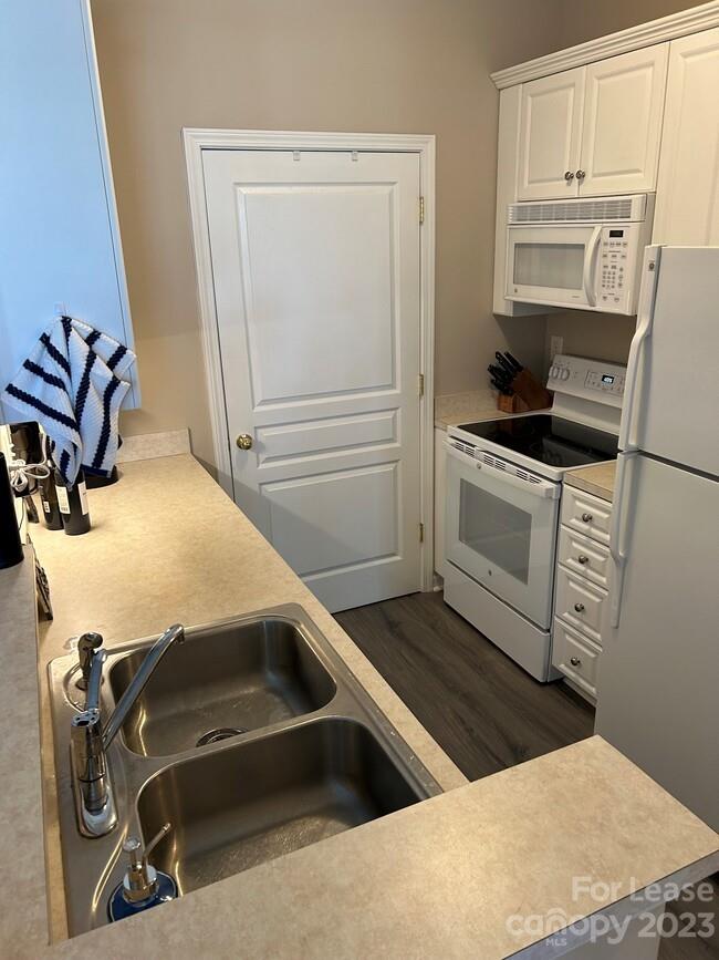 The Terraces at Oakhurst - Residential Lease