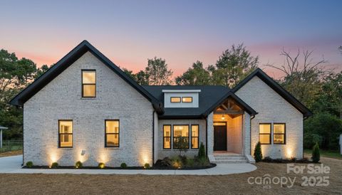 215 Picketts Circle Indian Trail NC 28079