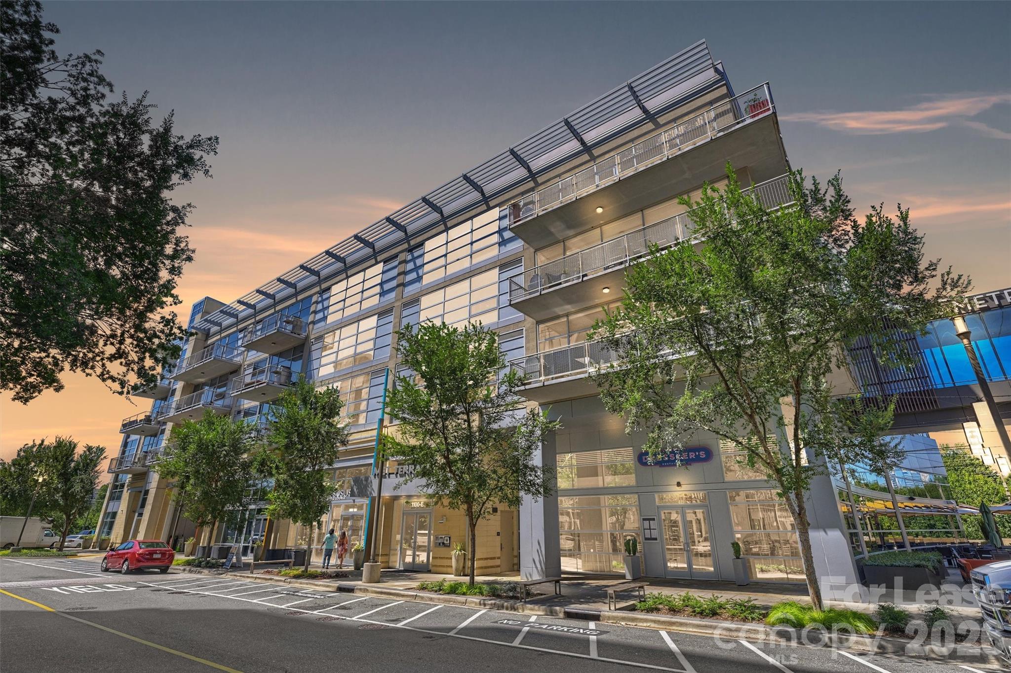 1100 Metropolitan Avenue 405