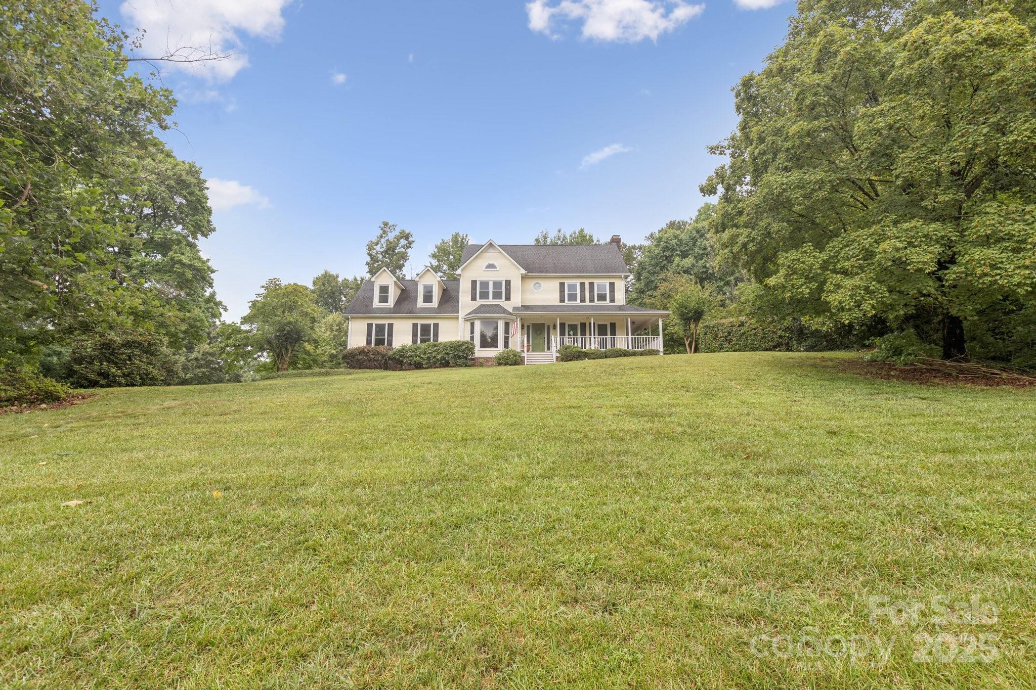 851 Tanglewood Drive NE