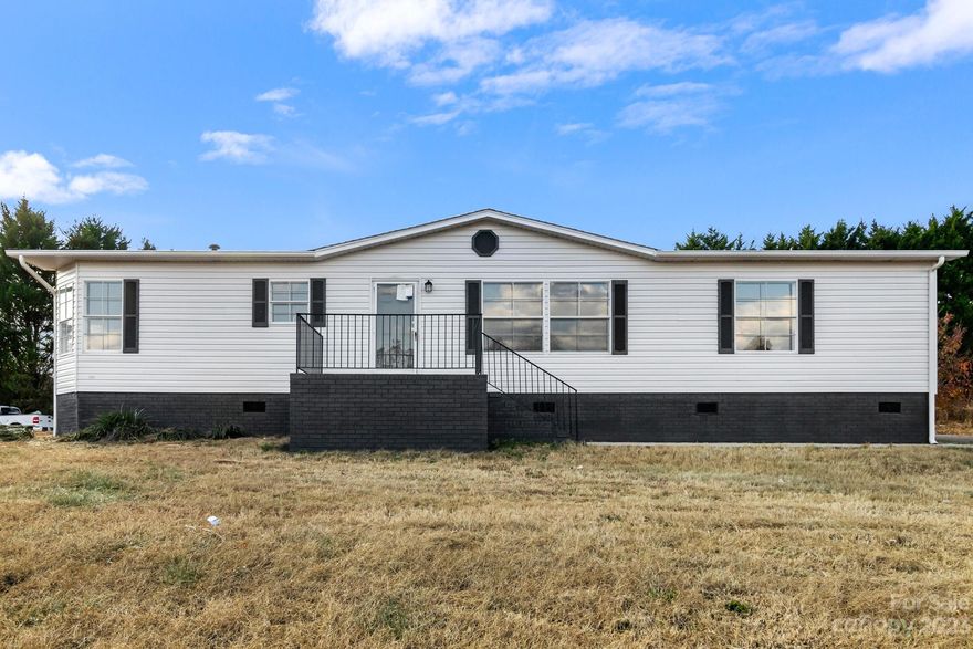 Beautiful Home Updated and Ready for you! Walk in onto Beachwood LVP flooring throughout all main living areas. Open Floorplan! Great Room is HUGE and features a Ceiling Fan and Fireplace. Kitchen is all Updated with Painted Cabinets, Granite Countertops, Pantry and NEW Stainless Steel Range, Microwave, and Dishwasher. Great Size Dining area with space enough for a table for 6. NEW Plush carpet in all 3 bedrooms! Primary bedroom is a great size features a ceiling fan and nice size closet. Primary bath has a dual granite vanity, huge garden tub and walk-in shower. SPLIT Bedroom floorplan! Both guest bedrooms are ample in size and share the additional full bath with single designer vanity and tub/shower combo. LOTS to love about this NEWLY remodeled home- come see for yourself before it's GONE!