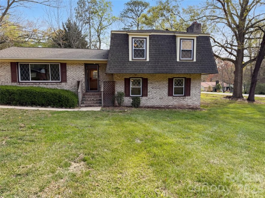 Presenting 121 Pelham Ln, a residence featuring fresh interior paint and partial flooring replacement. The main area contains a fireplace. The kitchen includes an accent backsplash and all stainless steel appliances. The primary bedroom provides double closets. The exterior highlights include a deck and a storage shed. This property represents the complete inventory of the described building specifications. Included 100-Day Home Warranty with buyer activation. Private water and sewer services are provided through Utilities Inc.