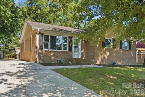 Photo of 9828 Starwood Drive, Charlotte, NC 28215 (MLS # 4392082)
