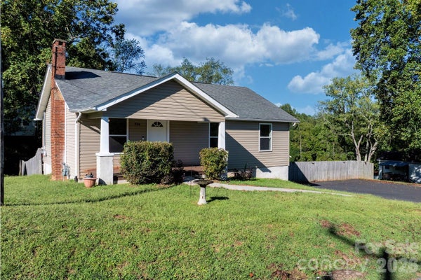 934 FAIRVIEW DR SW, LENOIR, NC 28645 - Image 9dcbe307ed791b549df72b6a5df4a31b/979563992