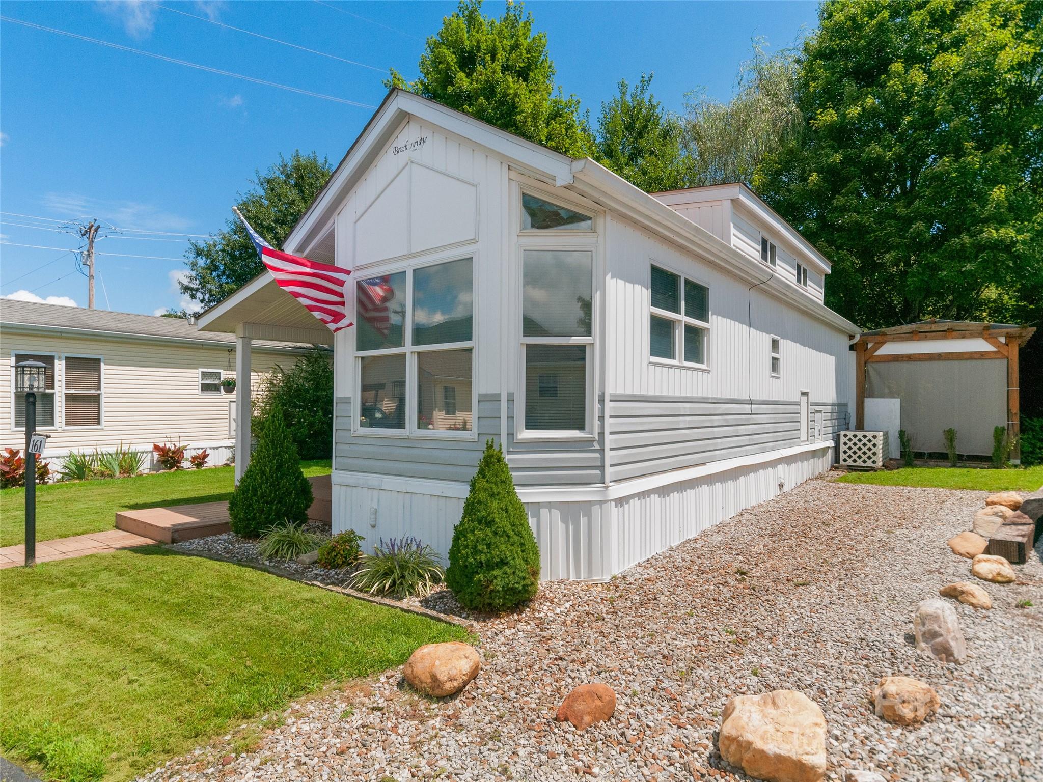 158 & 161 Summer Place Drive