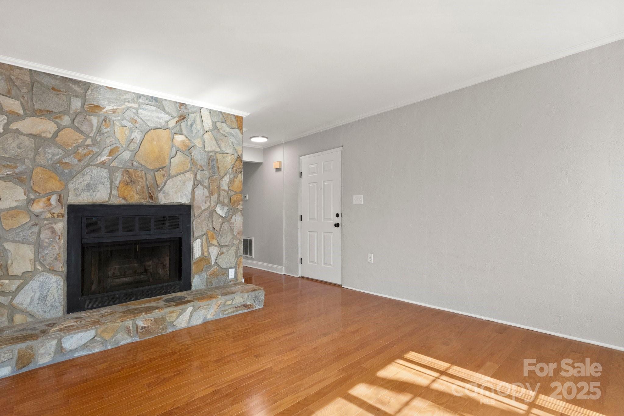 434 W 8th Street
