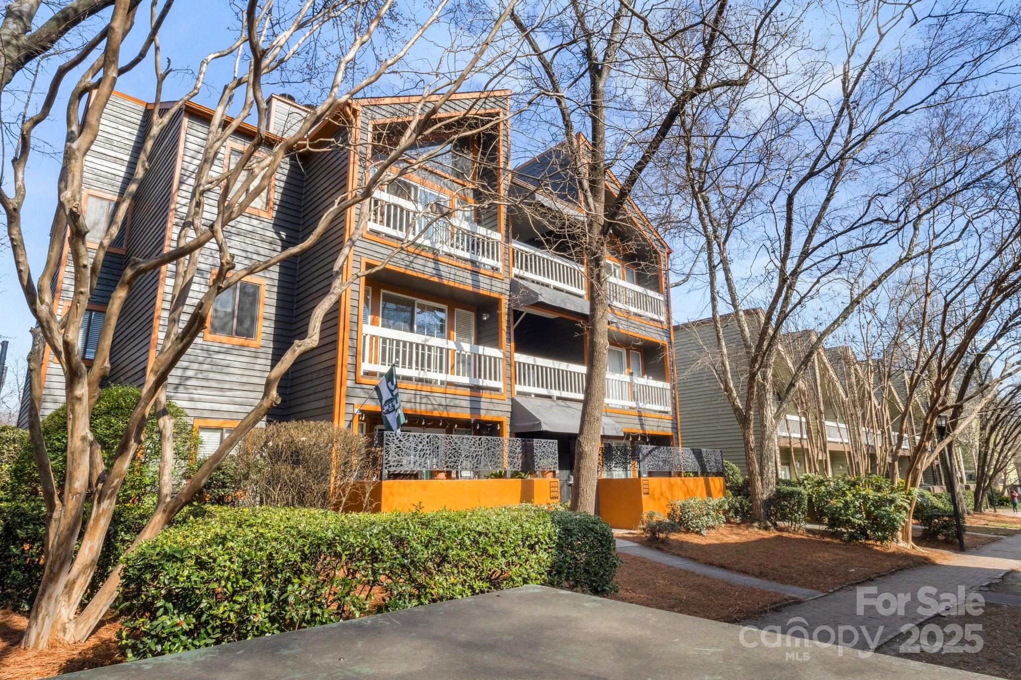 434 W 8th Street