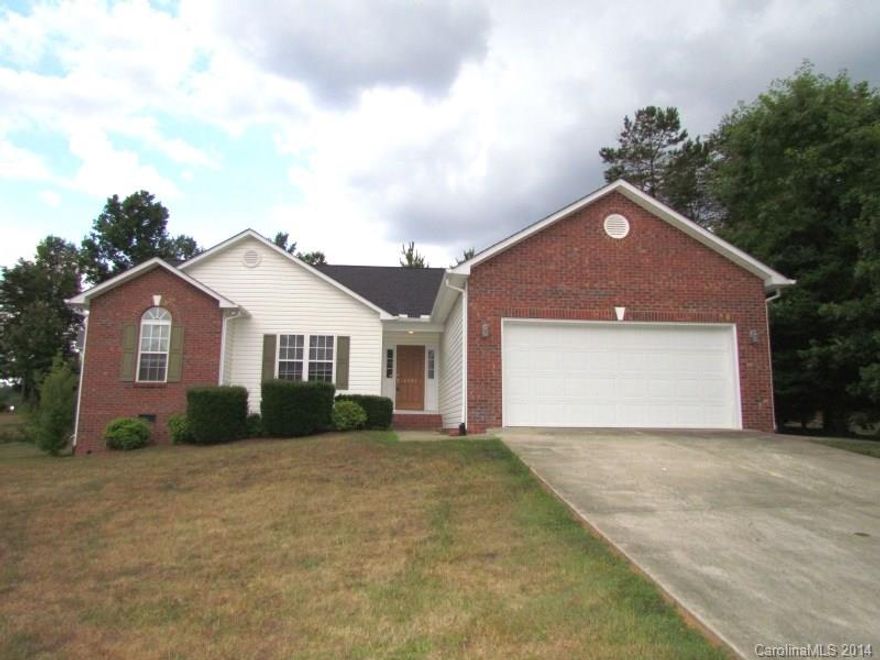 Great move-in ready home in Grayfield subdivision. Updated paint, fixtures & refinished hardwoods. 3 BR, 2 BA home w/laundry room and double attached garage. Enter into the living room w/beautiful hardwoods, gas log fireplace & vaulted ceiling. The open living space flows into the eat-in kitchen featuring SS appliances, plenty of cabinet space & a pantry plus dining area. Laundry room near the access to the double car garage.  MBR w/ walk-in closet, MBA featuring double vanity sinks & tile.