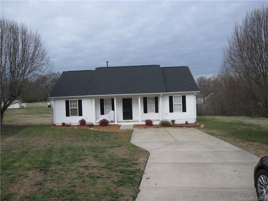 Awesome cul-de-sac home with new roof (2014), beautiful landscaping, large and private back yard. Galley kitchen, 2 full baths.  Move in ready.