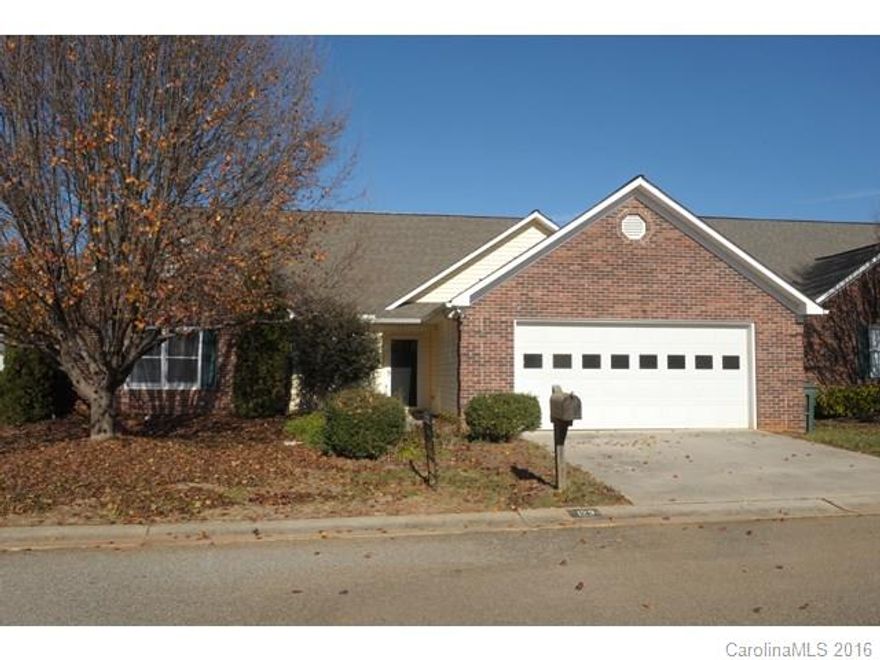Very nice patio home in Hidden Creek. Vaulted ceiling, large kitchen, and a fine sunroom on the back. You have access to pool and club house.