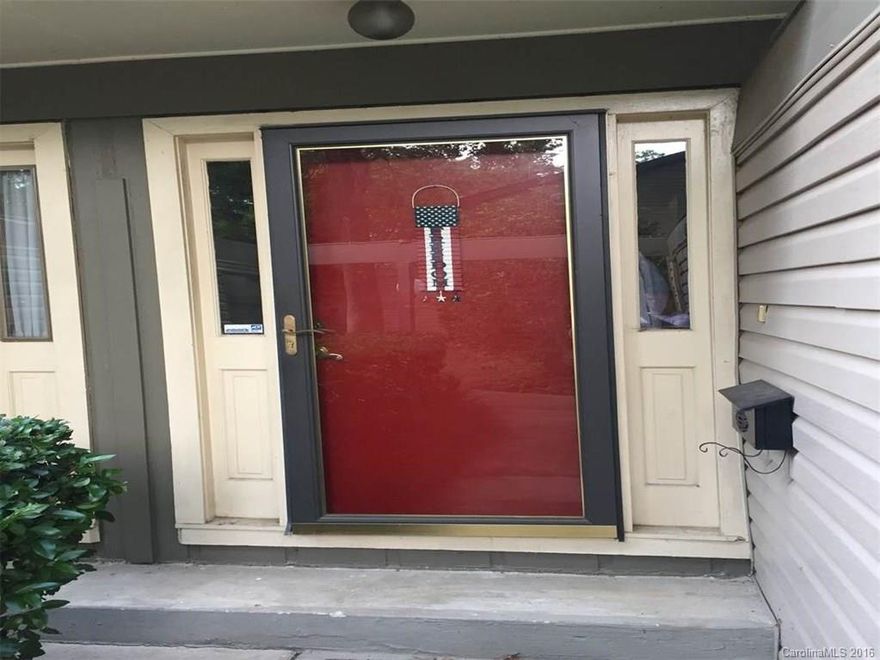 Fully renovated, spacious townhome in heart of South Park! Brand new kitchen w/quartz countertops & top of the line appliances. New walnut hardwood floors on main floor. Open walkout basement for 2nd family room or 2nd master suite. Full bath & new wet bar make it an ideal bonus room. Owners suite has renovated bathroom w/tile in  shower & walkin closet! Brand new windows & sliding glass doors throughout. Too many upgrades to list. Great property won't last long!